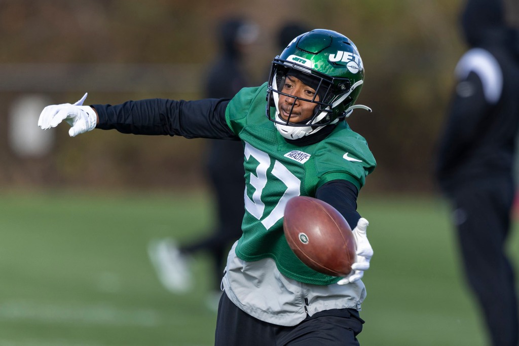 New York Jets cornerback Bryce Hall (37) catches during practice at Atlantic Health Jets Training Center, Friday, November 16, 2022, in Florham Park, NJ. 