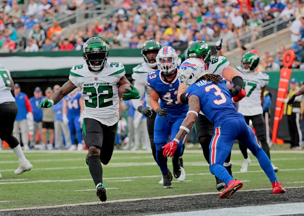 Michael Carter is running for a touchdown for the Jets against the Bills.