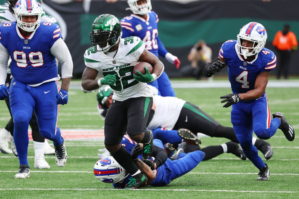 New York Jets running back Michael Carter (32) breaks during the second half when the New York Jets play the Buffalo Bills on Sunday, November 6, 2022 at MetLife Stadium in East Rutherford, NJ. 