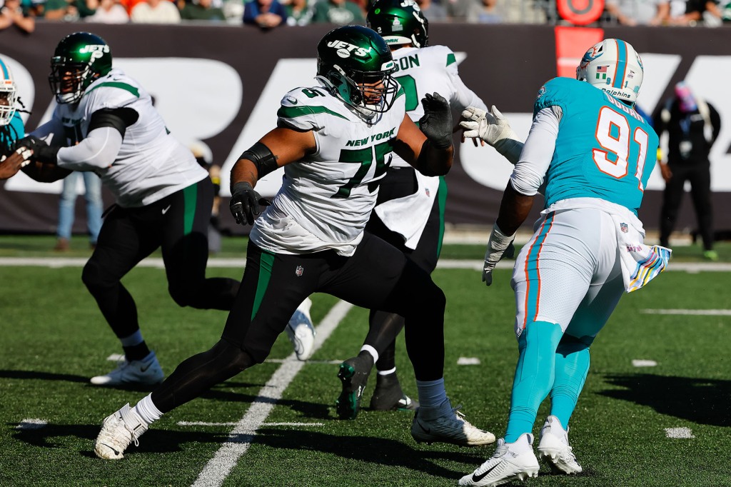 New York Jets guard Elijah Vera Tucker (75) during the National Football League game between the New York Jets and Miami Dolphins on October 9, 2022 at MetLife Stadium in East Rutherford, New Jersey.