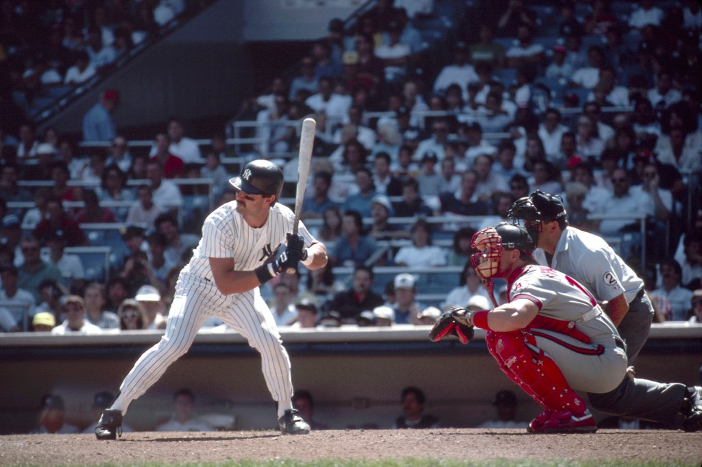 Don Mattingly bats at Yankee Stadium in 1989