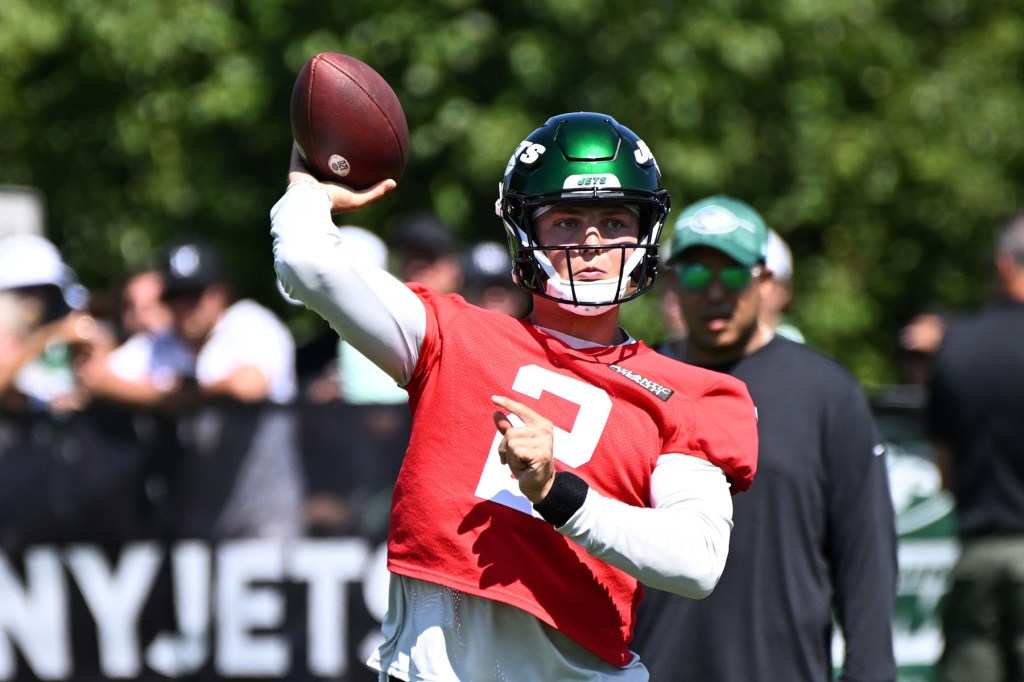 Zach Wilson drops back to pass at Jets practice