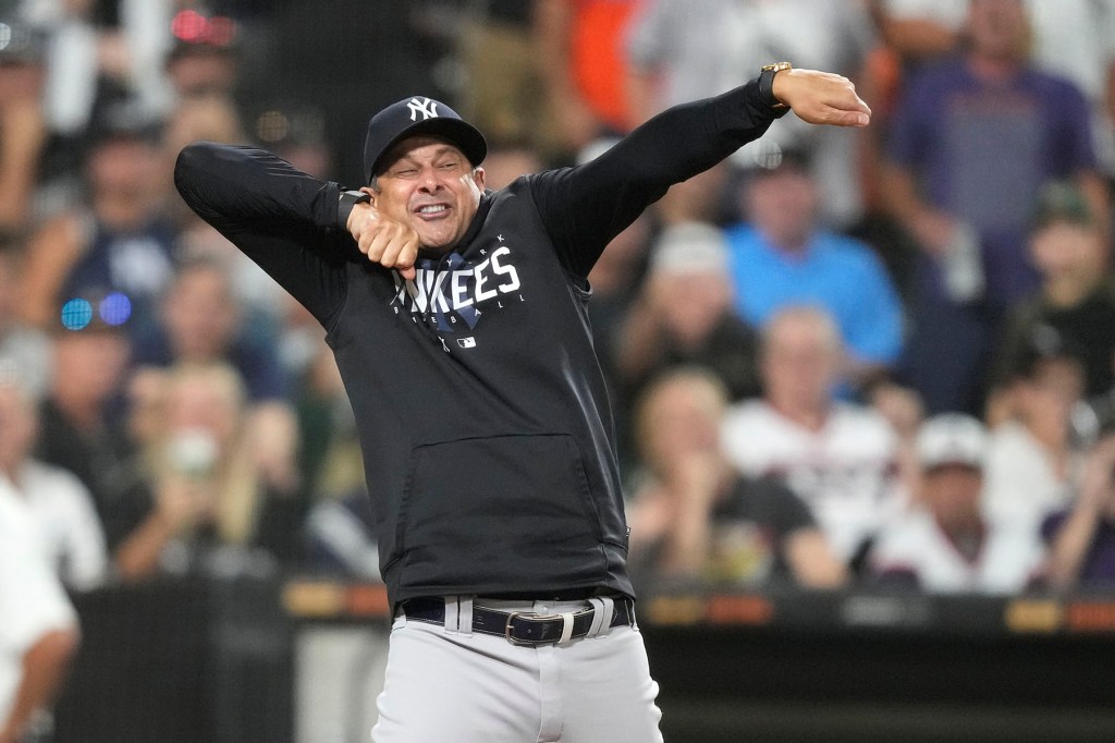 Yankees manager Aaron Boone imitates umpire Laz Diaz while arguing balls and strikes.