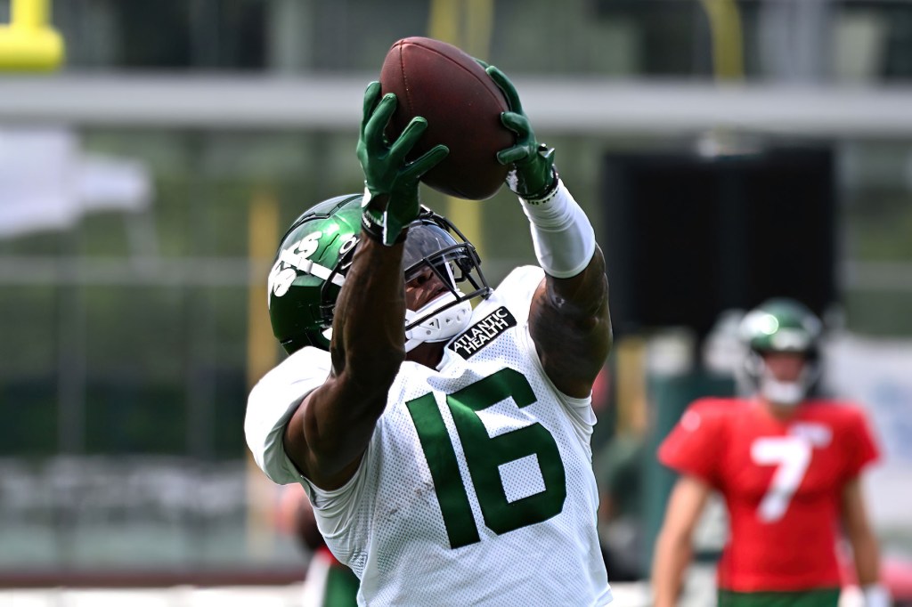 Jets wide receiver Jason Brownlee catches a pass during practice at training camp in Florham Park, NJ. 