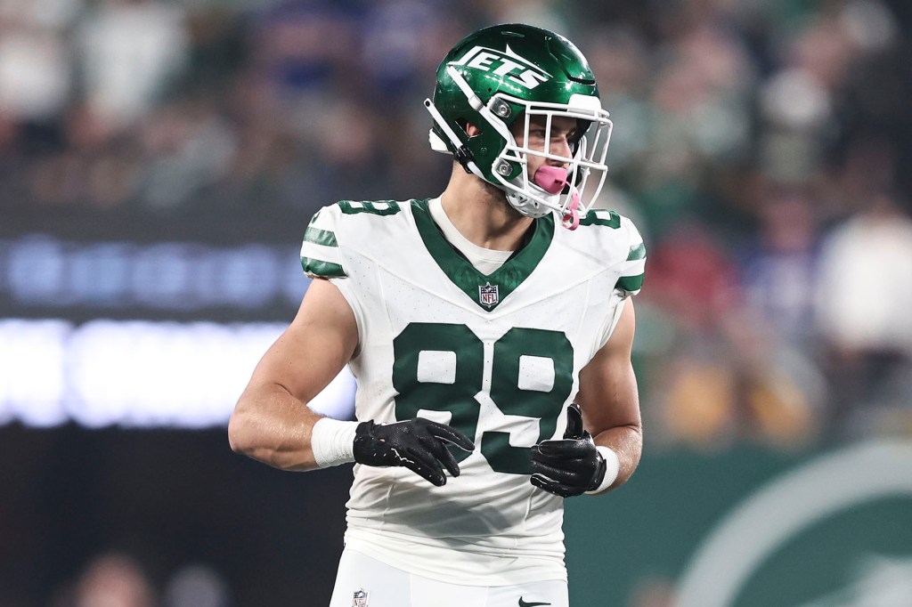 Jets tight end Jeremy Ruckert plays against the Bills.