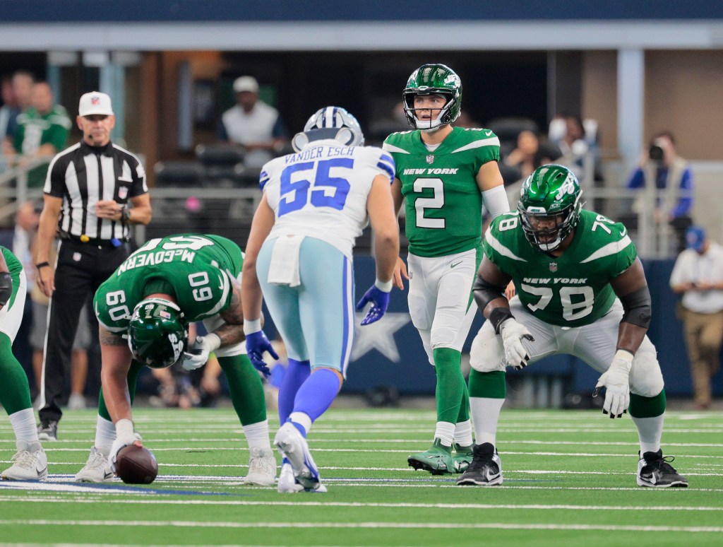 Zach Wilson stands behind the Jets offensive line against the Cowboys.